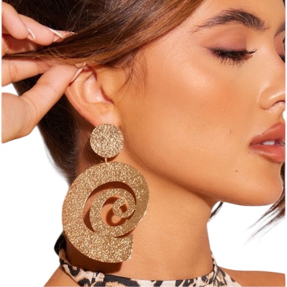 PrettyLittleThing Jewelry - PRETTYLITTLETHING Gold Textured Swirl Disk Statement Earrings